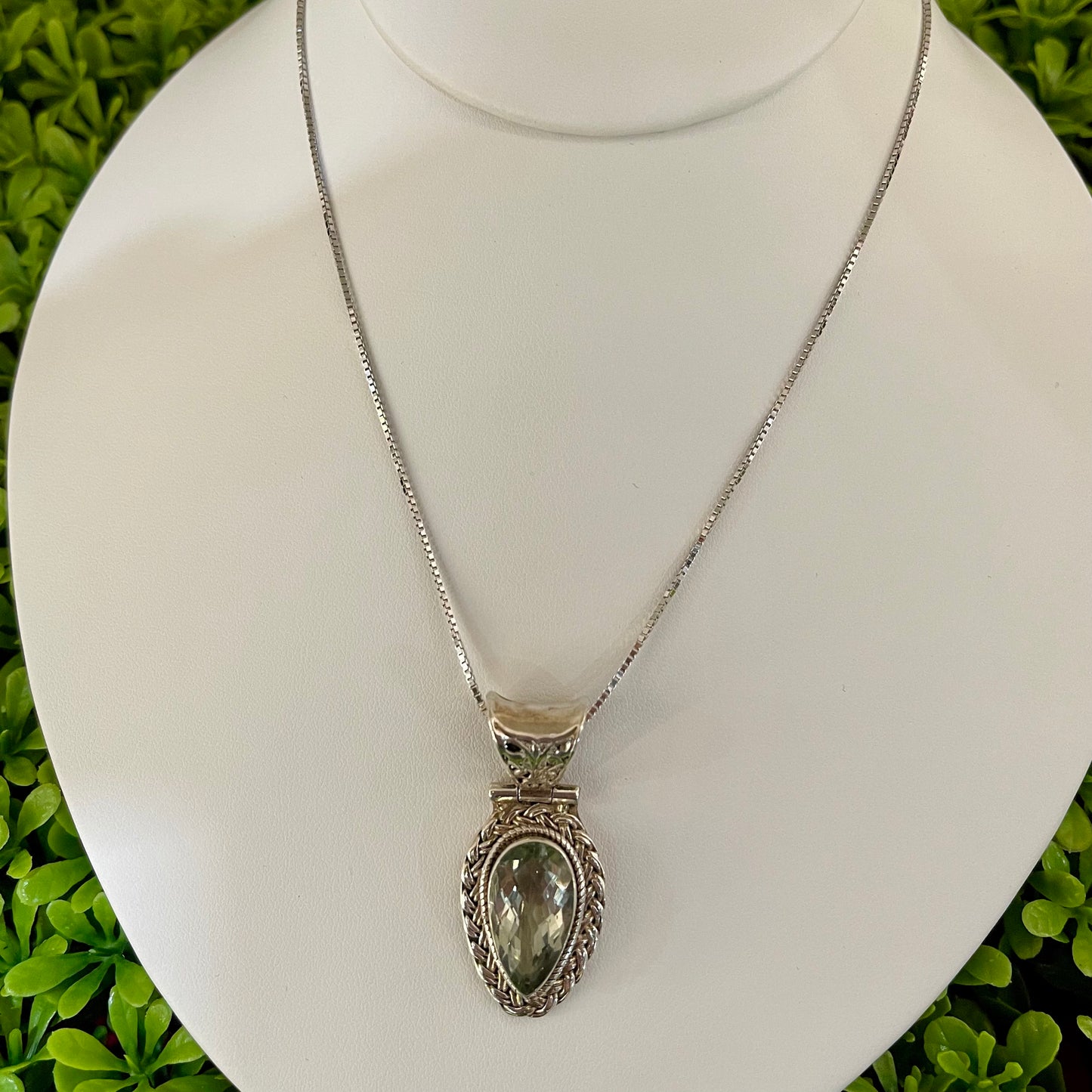 Vintage Sterling Silver Green Quartz Stone Necklace