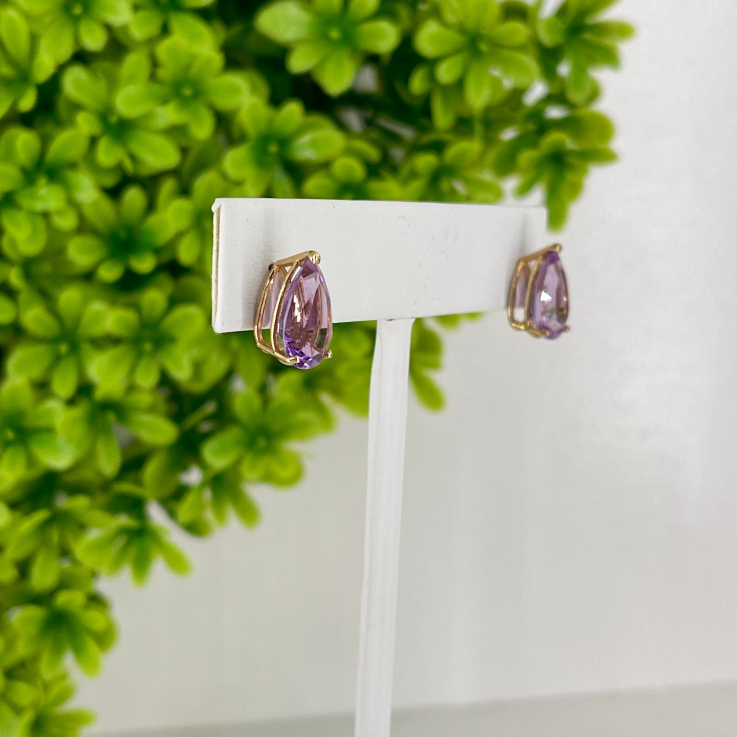 Vintage 14K Yellow Gold Pear Shape Amethyst Stud Earrings