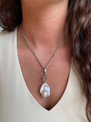 Sterling Silver Bombshell Baroque Pearl Pendant - Minkaa Daisy